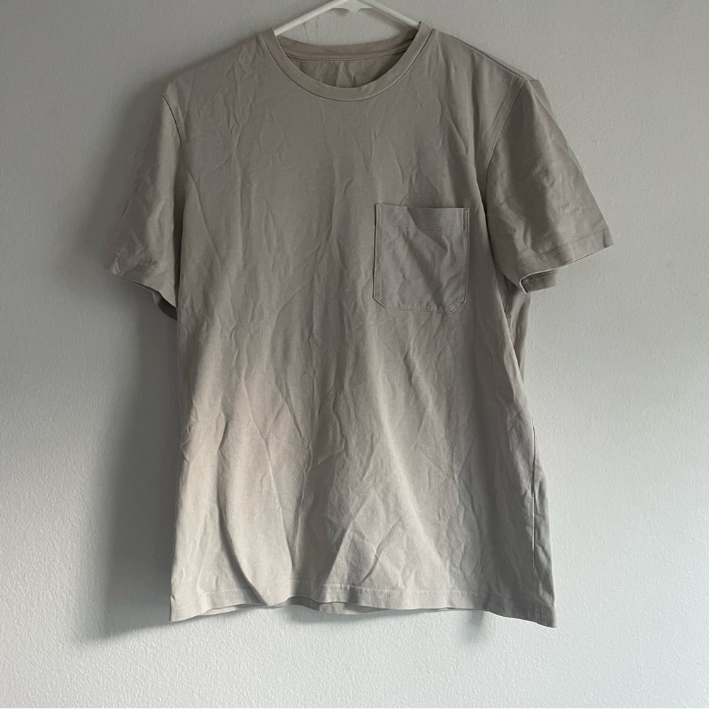 Everlane short sleeve light cream gray pocket front detail t-shirt